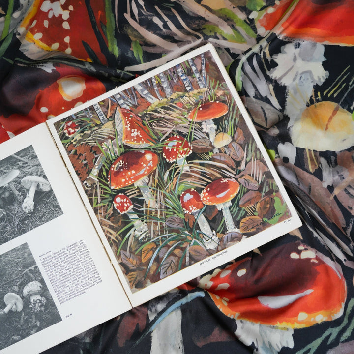 Champignons Silky Scarf - Heading Prints