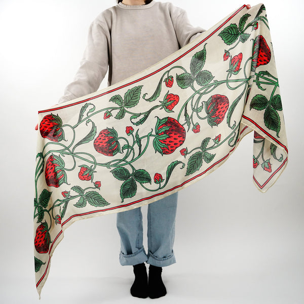 Strawberry label scarf スカート いちご タグ付き Heading | Book Inspired Scarves and Bandanas - 